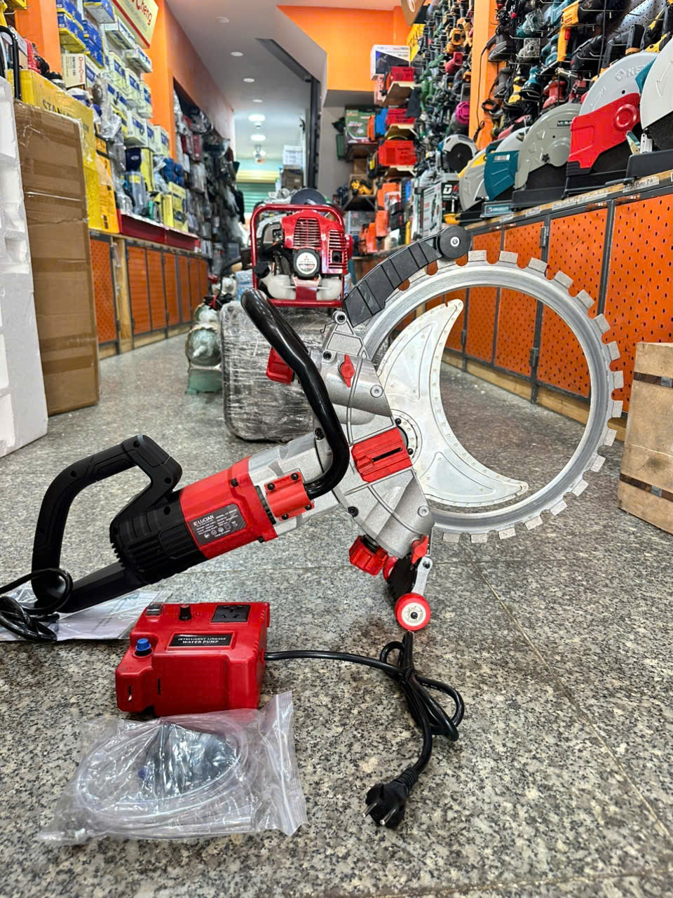 Máy cắt bê tông